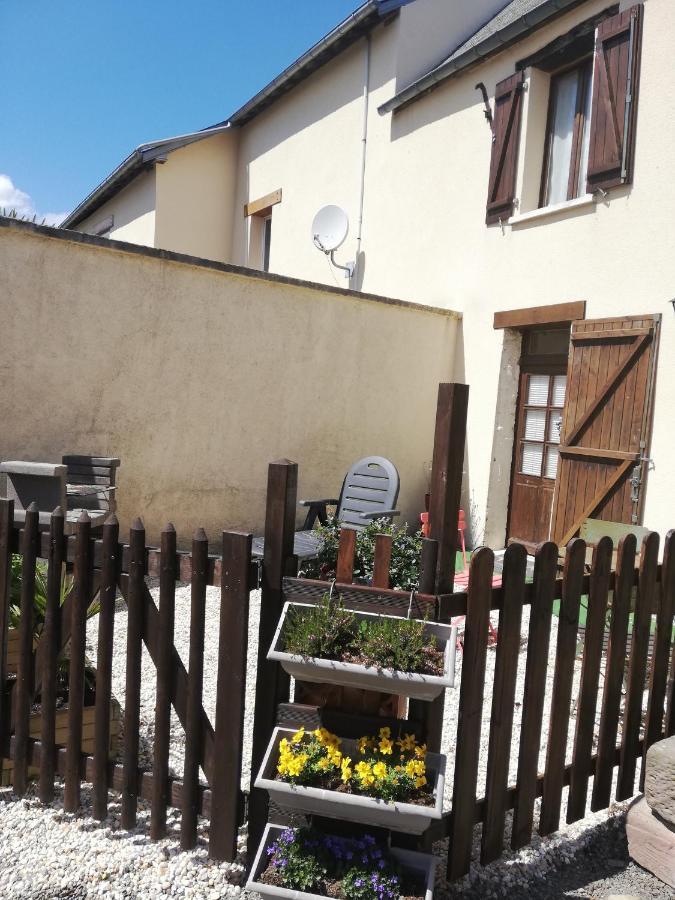 Le Gite De La Maison Rouge Anctoville Экстерьер фото