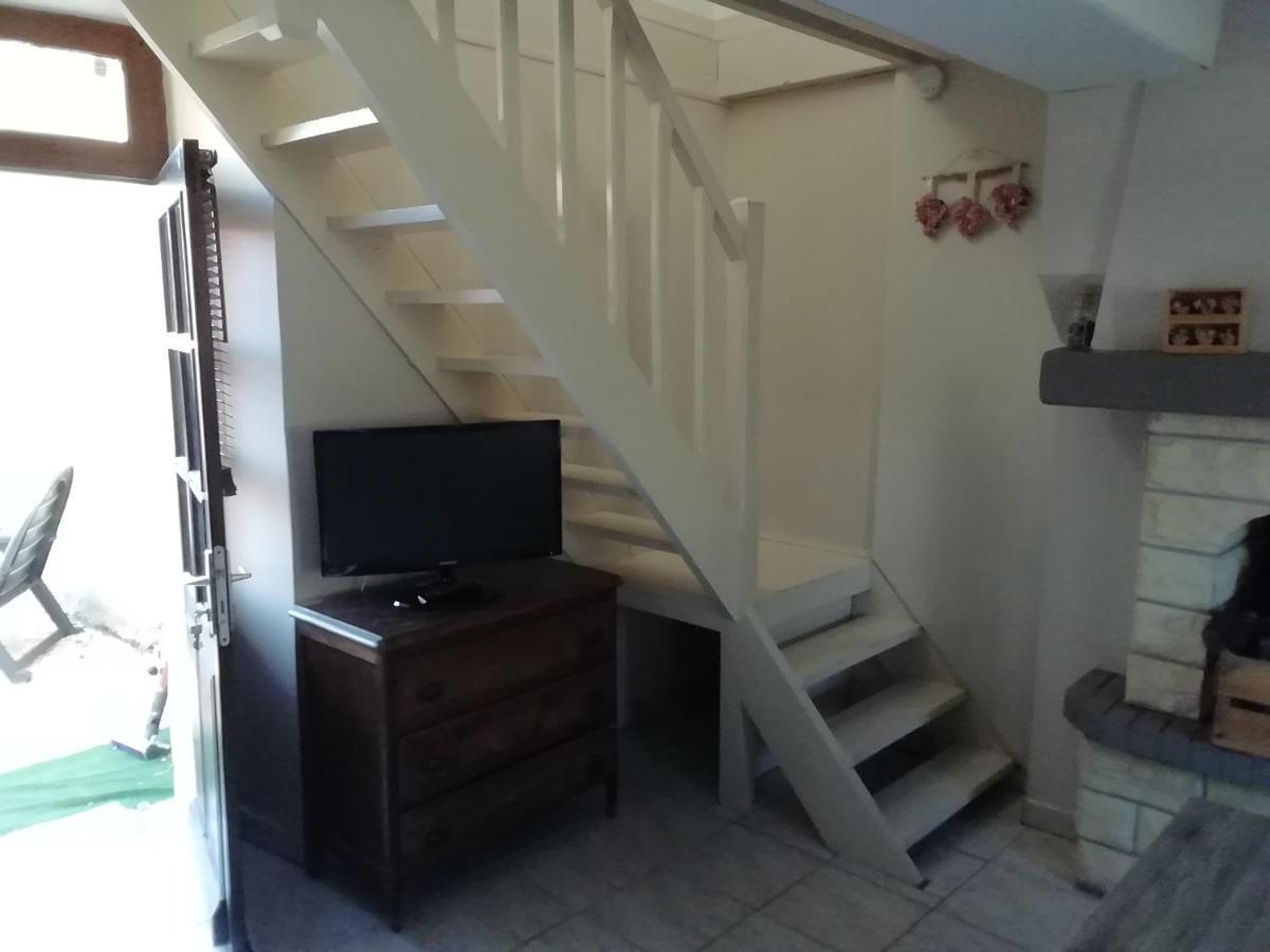 Le Gite De La Maison Rouge Anctoville Экстерьер фото